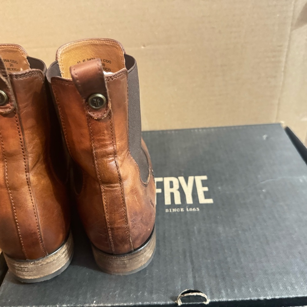 Frye women’s Chelsea Tan Leather Ankle Boots